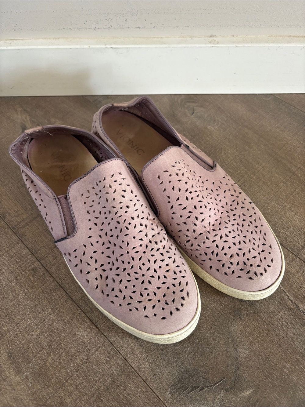Vionic Women's Lavender Perforated Slip-On Sneakers